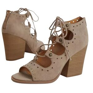 BKE Buckle Sole Siren Heeled Sandal Taupe Size 10